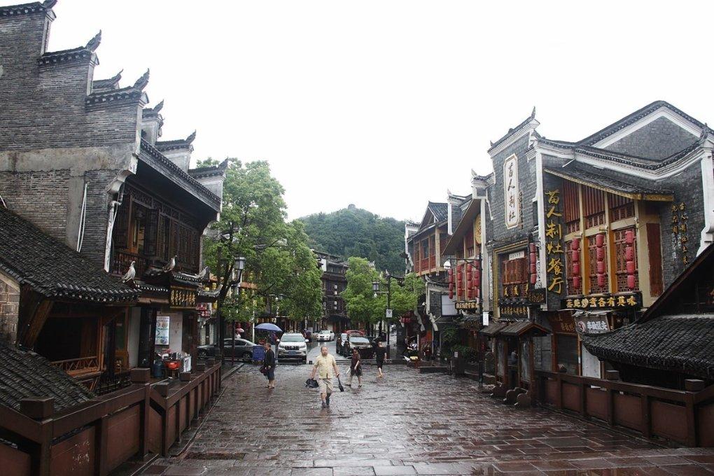 拯救电力塔的泰坦